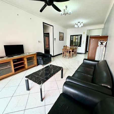 Marina Court Vacation Home 3 Bedrooms - Kota Kinabalu Eksteriør billede