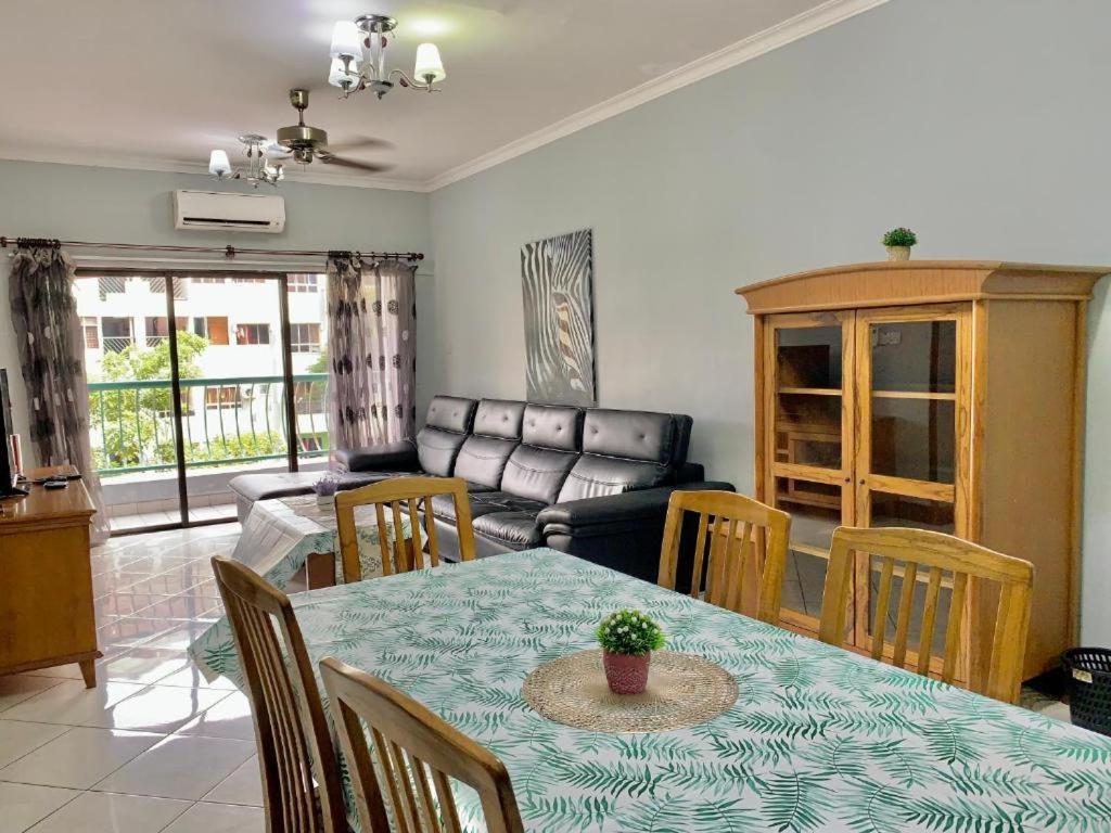 Marina Court Vacation Home 3 Bedrooms - Kota Kinabalu Eksteriør billede