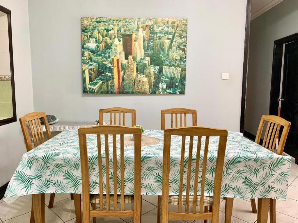 Marina Court Vacation Home 3 Bedrooms - Kota Kinabalu Eksteriør billede