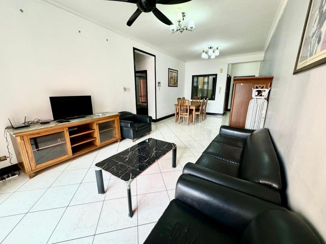 Marina Court Vacation Home 3 Bedrooms - Kota Kinabalu Eksteriør billede