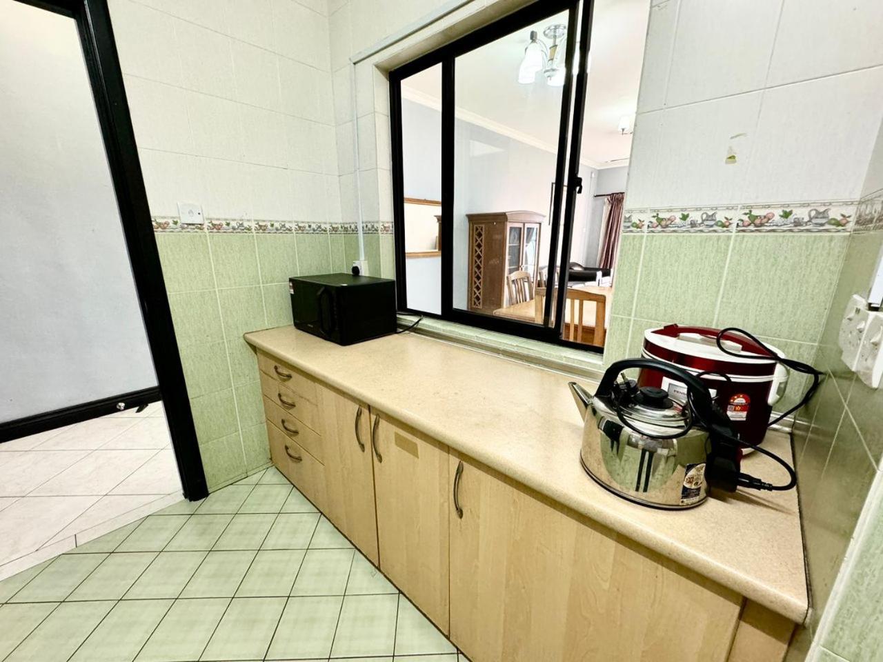Marina Court Vacation Home 3 Bedrooms - Kota Kinabalu Eksteriør billede